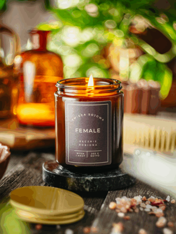Female świeca sojowa